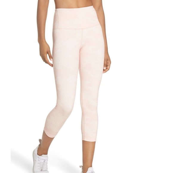 Zella lived in high waisted cropped leggings. Size M - Picture 6 of 6